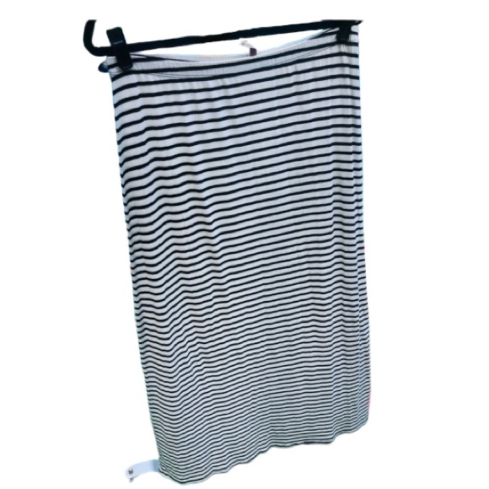 Cielo size Medium black & white stripe pull on maxi skirt with stretch